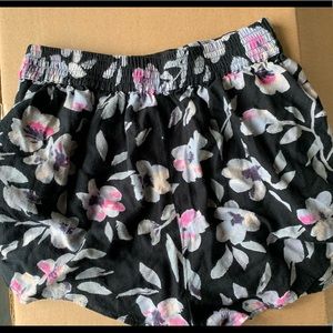 Kimchi Blue flowy shorts